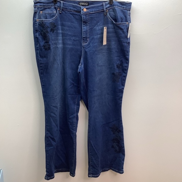 Nanette Lepore Size 20W Dark Blue Flare Women's Jeans W/Floral Embroidery. New - Picture 2 of 8